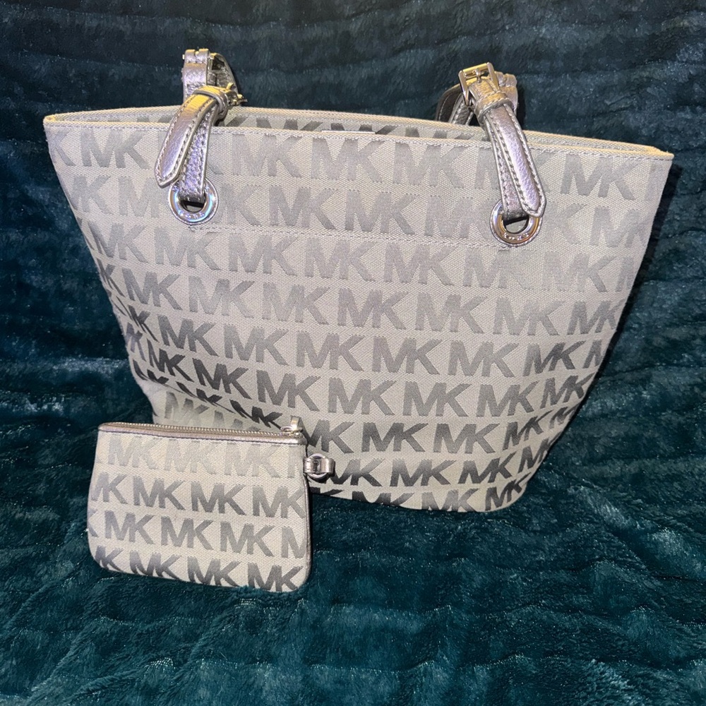 Michael Kors Grey Shoulder Bag / Tote and matching Wristlet